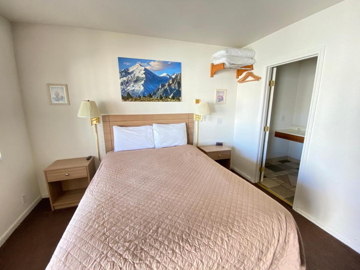 Bristlecone Motel บิกไพน์ ภายนอก รูปภาพ