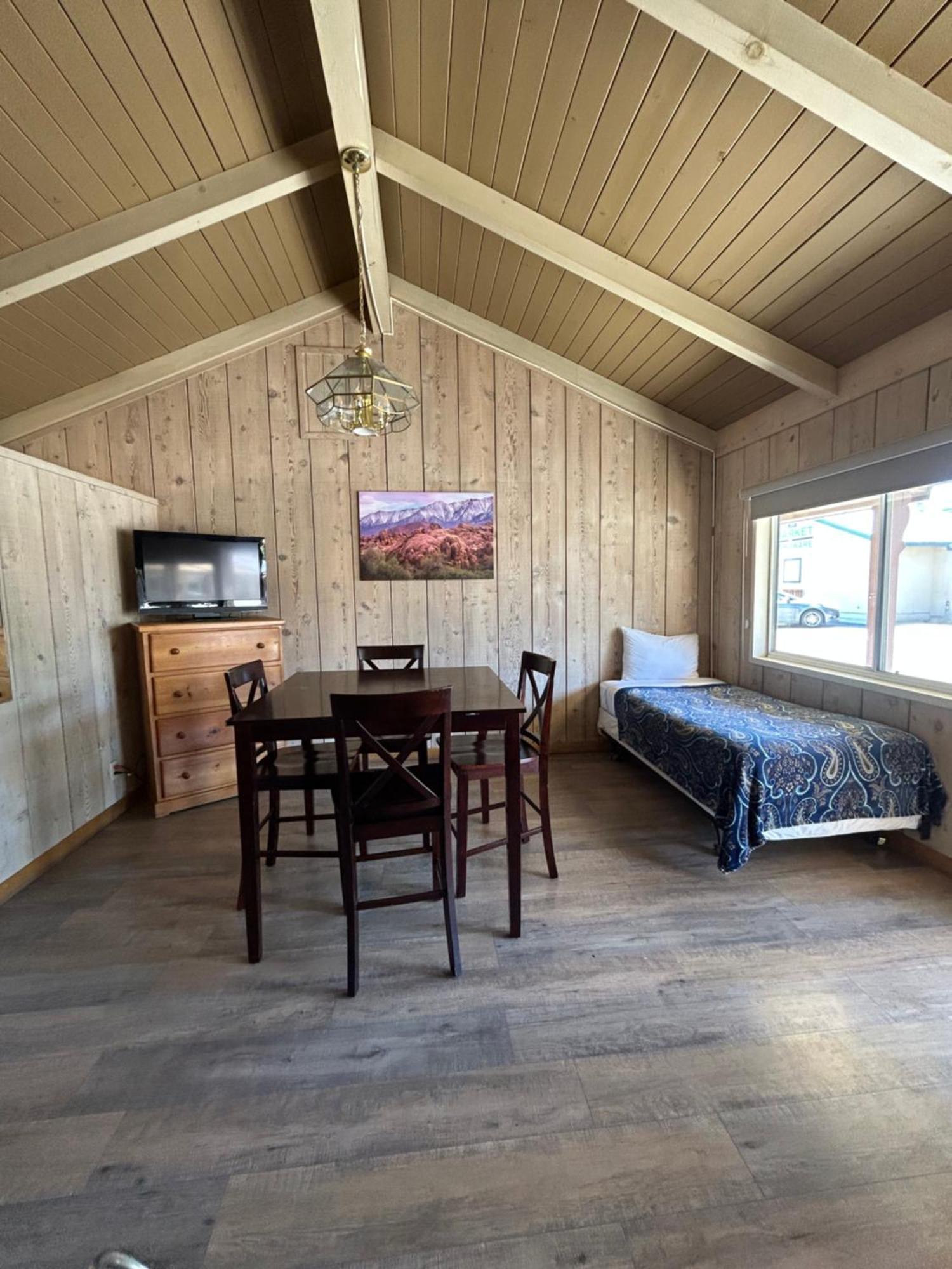 Bristlecone Motel บิกไพน์ ภายนอก รูปภาพ